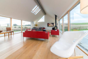 The Den, Architect Designed Barn, Beautiful Location